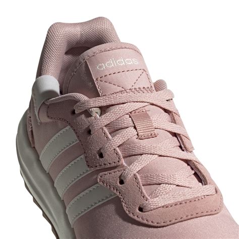 Sneaker von adidas .